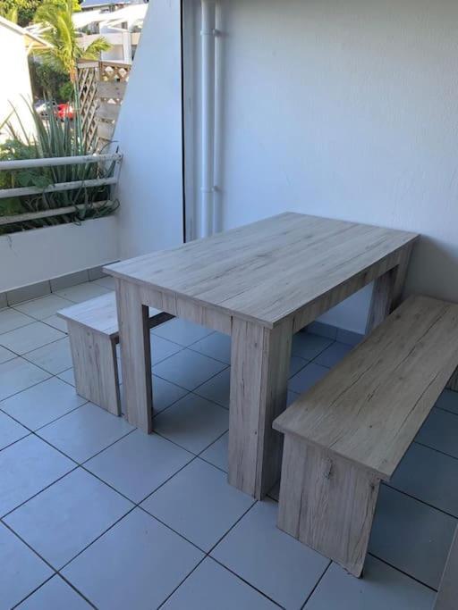 Petit Prix Et Grand Confort A Saint Gilles Les Bains Exteriör bild
