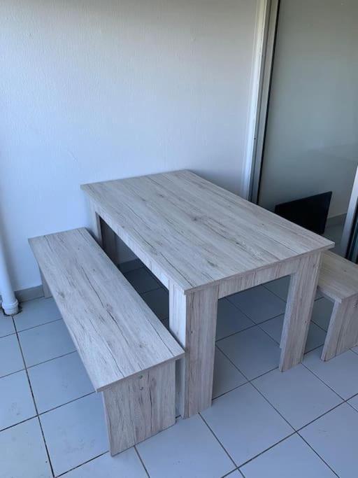 Petit Prix Et Grand Confort A Saint Gilles Les Bains Exteriör bild