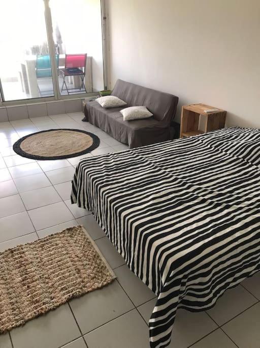 Petit Prix Et Grand Confort A Saint Gilles Les Bains Exteriör bild