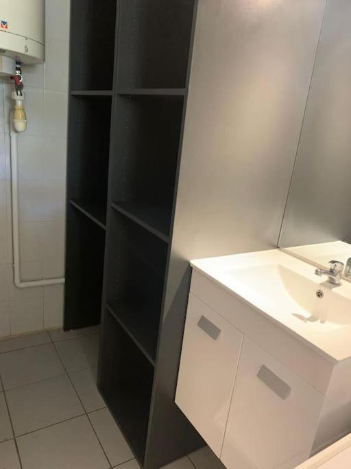 Petit Prix Et Grand Confort A Saint Gilles Les Bains Exteriör bild
