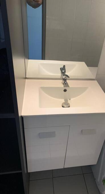 Petit Prix Et Grand Confort A Saint Gilles Les Bains Exteriör bild