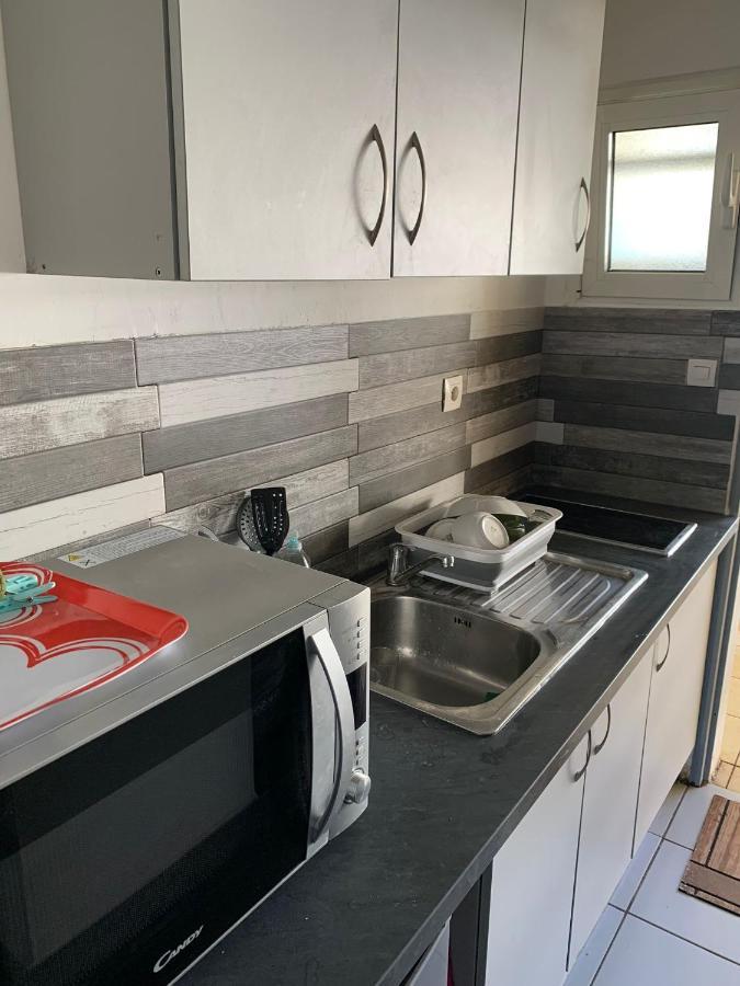 Petit Prix Et Grand Confort A Saint Gilles Les Bains Exteriör bild