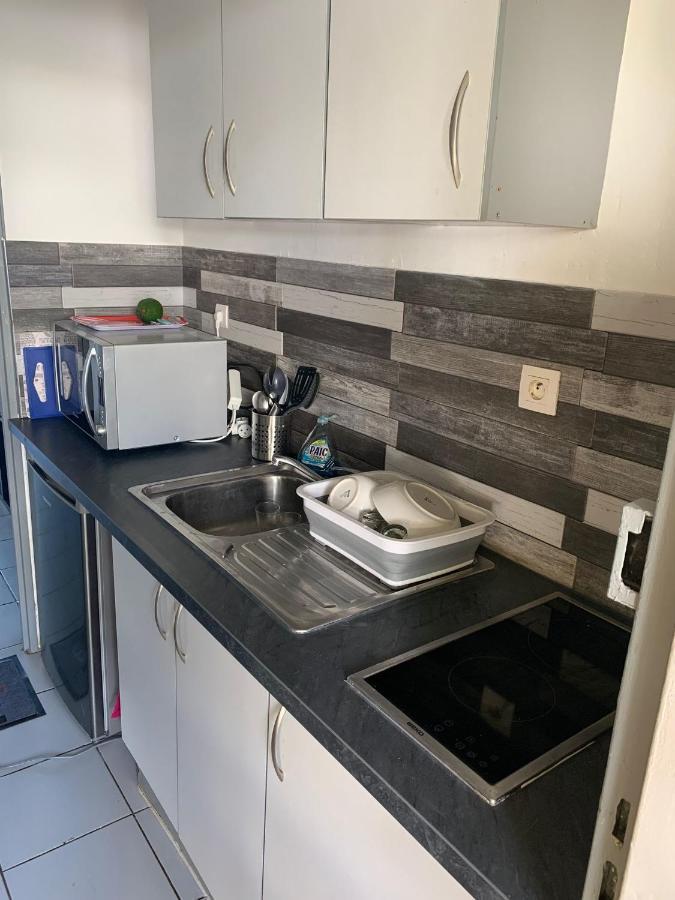 Petit Prix Et Grand Confort A Saint Gilles Les Bains Exteriör bild